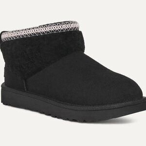 UGG Women's Classic Ultra Mini Maxi Curly, Size 7, Black, New